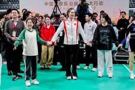 和张雨霏、杨倩、王赐月一起上体育课，是什么体验？图片