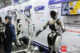 “南京机器人家族”亮相！听机器人弹钢琴、喝机器人制作的咖啡不再是梦图片