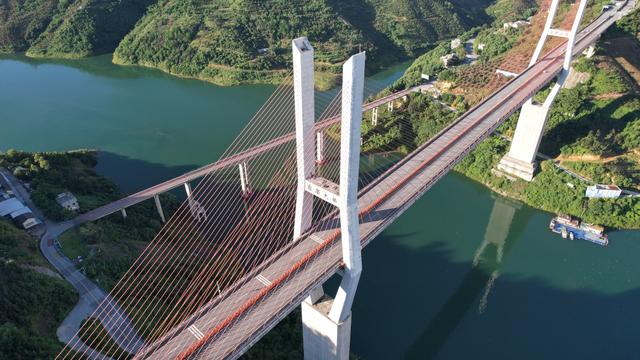 贵州册亨：碧水映双桥 夏日江景美