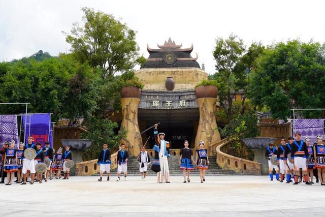 不只是一场演出：在广西深山，我活进了白裤瑶的24小时