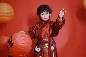 4岁“小老外”武汉话最溜 获百万点赞，网友称“最年轻的方言推广大使”图片