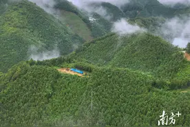 南方电网广东清远连山供电局：粤北地区首次！实现无人机吊运组立电杆图片