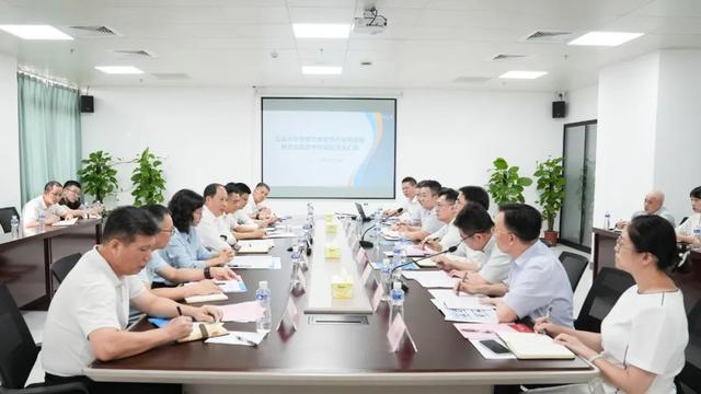 陈岸明到五邑大学华南生物医药大动物模型研究院调研