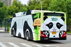 “杭州公共交通”App上线新功能，去往动物园的“熊猫巴士”可实时查询位置图片
