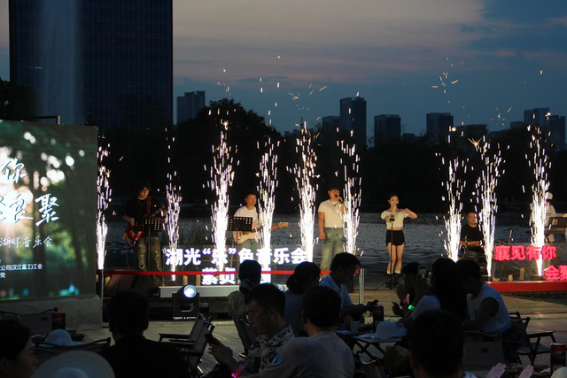 襄阳紫贞公园举办湖畔音乐会
