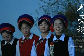 ​月亮升起，调子弹起，捧给你，大理最盛大的浪漫图片