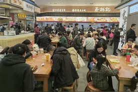 刀郎武汉演唱会带火周边商圈消费，商场启用AI摄像头监测人流密度图片