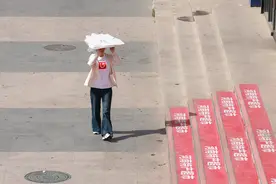 【大河网景】40℃“烤”验来袭！郑州市民出行防晒各显神通图片