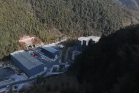 全长超过15公里，华东地区最长在建山岭铁路隧道顺利贯通图片