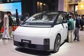 曾毓群体验新MEGA直呼好，理想汽车李想：宁德时代所有产品都会考虑图片