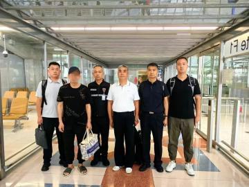 潜逃11年部督案件主犯被押解回国