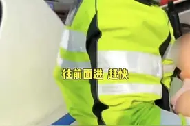 有“警”无险！孩子被呛噎住气道，警车鸣笛开道一路护送就医……图片