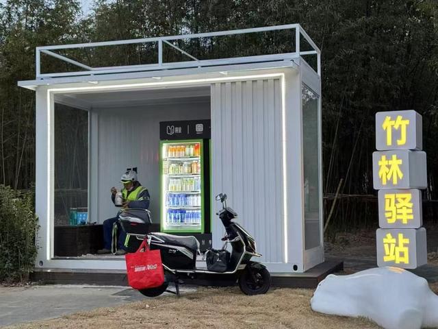 新江湾城打造慢行、骑行、舟行“三行”网络服务圈，为营商环境注入人文温度