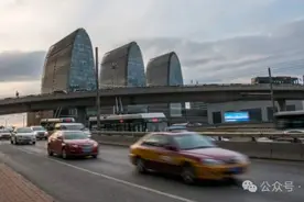 “司机很热情，一直说我们现在北京出租车双倍收费……”图片