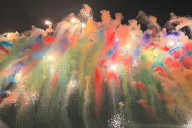 男子每周末跨350公里去浏阳看烟花：一次花费约500元，从无审美疲劳图片