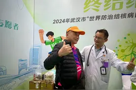 这顶小橙帽将成“汉马”赛道上的特殊“桂冠”！324人将戴着它为公益奔跑图片