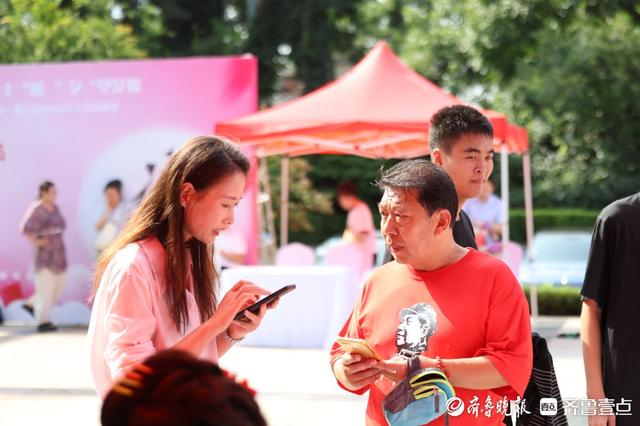 图集｜七夕“遇上”千人联谊会，定格烟台山上的“甜蜜”瞬间