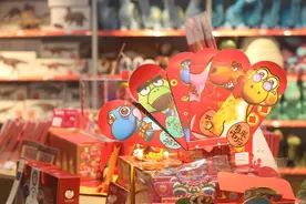 汇聚400多个品种文创产品 四川自贡恐龙博物馆“侏罗集”恐龙好物集合店正式开放图片