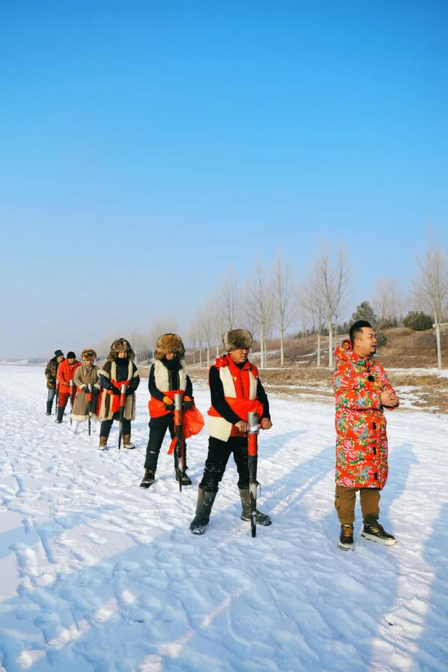 冰雪节的超绝冰雕来自哪里？今天大黑河上的号子声给出了答案