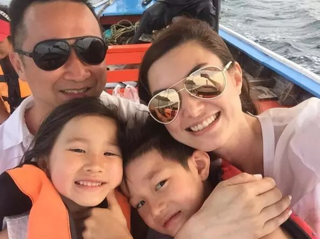 迷倒谢霆锋的玉兰油姐姐，25年后变成这样了？