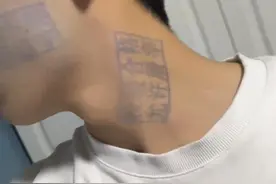 男子输游戏被盖猪肉印章至今未洗掉 求教网友有啥高招图片