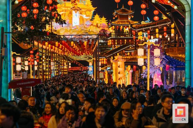 自贡灯会斩获“2025旅游创新贡献奖” 千年非遗点亮夜间经济新范式