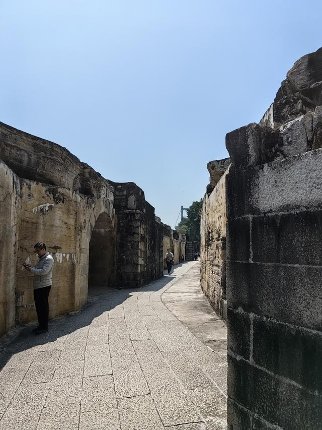 我在虎门炮台触摸岁月疤痕，回想起当年谢晋的鸦片战争之思