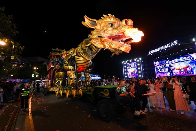 上海欢乐谷“街头红人节”燃动黄金周，湖南浏阳同款顶流烟花演绎中式浪漫
