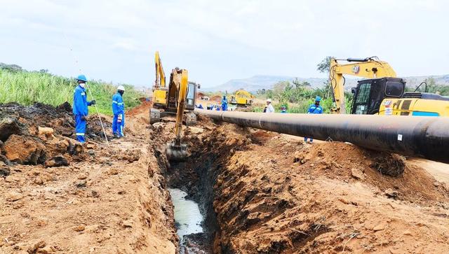 战淤泥！他们成功破解东非湿地管道下沟难题