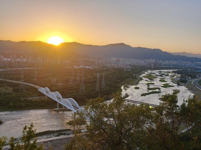 望西山、观湿地、看日落、品美食，永定河畔添滨水活力新空间