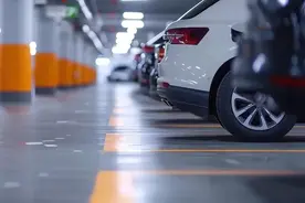 【网信普法】小车位放大车，“挤”到邻位引纠纷，法院怎么判？图片
