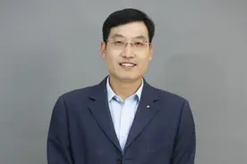 致敬老师 | 崔军：脚踏实地 严于律己图片