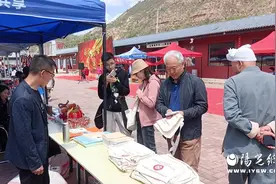 甘泉大峡谷:五一旅游走得“俏”图片