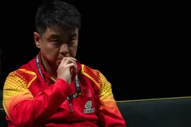 （体育）乒乓球——WTT中国大满贯：林诗栋晋级32强图片