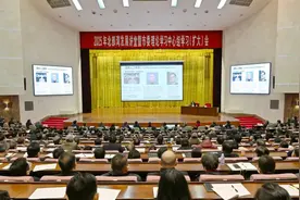 2025年北部湾发展讲堂暨市委理论学习中心组学习（扩大）会举行图片