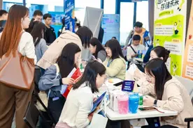 2024浦东新区全球名校人才直通车举行交大、浙大专场图片