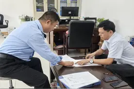 “报废+新购”最高补贴14万，老旧营运货车去旧换新可领补贴图片