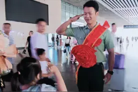 “兵”至如归，欢迎回家——丽发社区暖心迎接退役士兵返乡图片