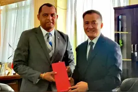 驻马达加斯加大使会见马农业和畜牧业部长哈贾里松图片