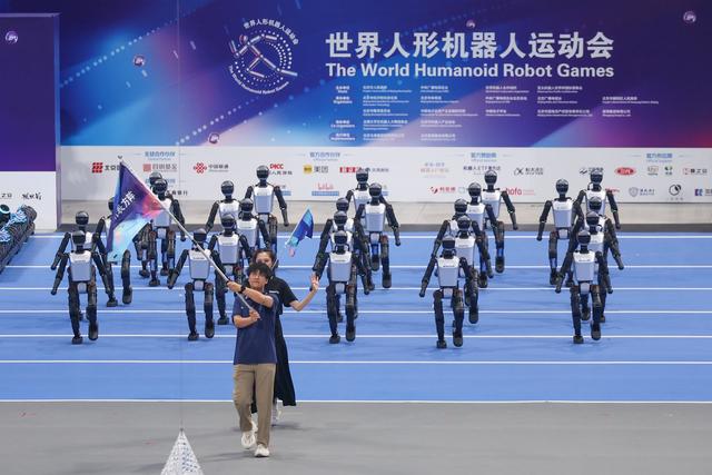 机器人运动会开幕式三大亮点：节俭、科技、精彩