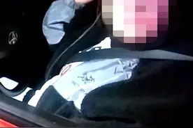 女司机午夜高速上逆行被拦后一脸迷茫，被罚200元、记12分图片