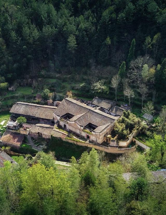 晚潮｜杨山古村：水墨长卷里的千年烟火