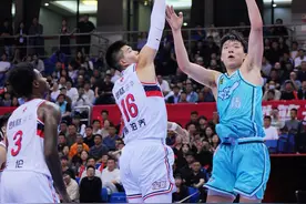 今晚国信钻石馆再次“沸腾”！青岛男篮109-80大胜广州男篮迎赛季“开门红”图片