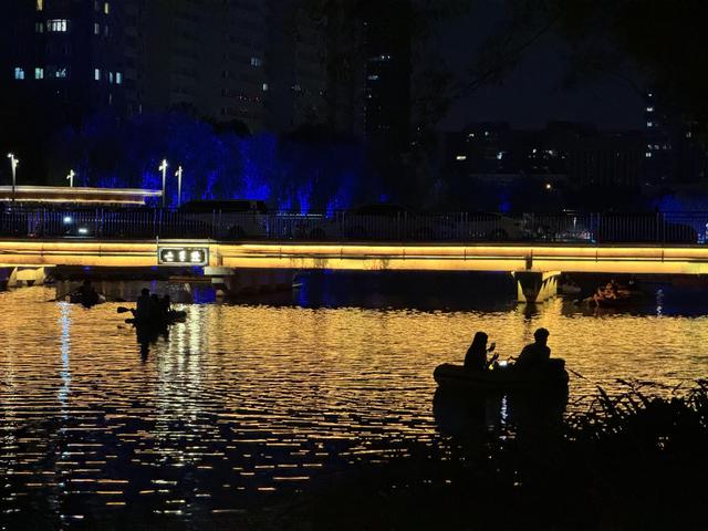 烟火气+文艺范+松驰感！年轻人花式解锁京城仲夏夜