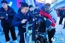 新春开工第一天 湖北10款人形机器人登场图片