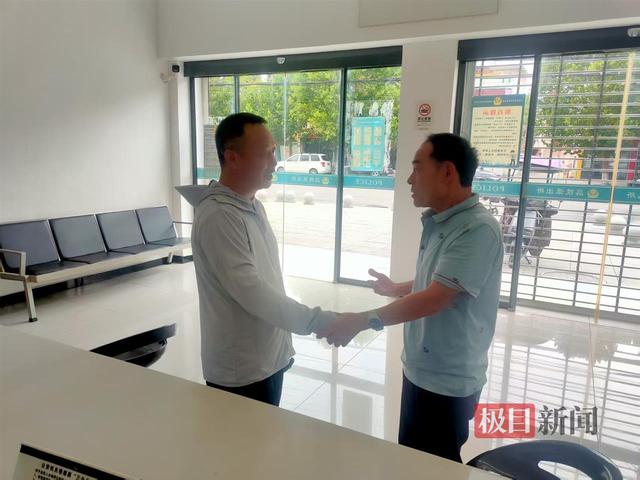 荆州一男子被困电梯近2小时，危急时刻美团外卖小哥听到了呼救声……