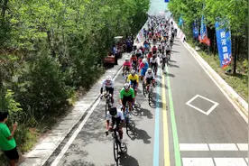 沿黄国际自行车赛开赛 163名骑手竞速黄河生态廊道图片