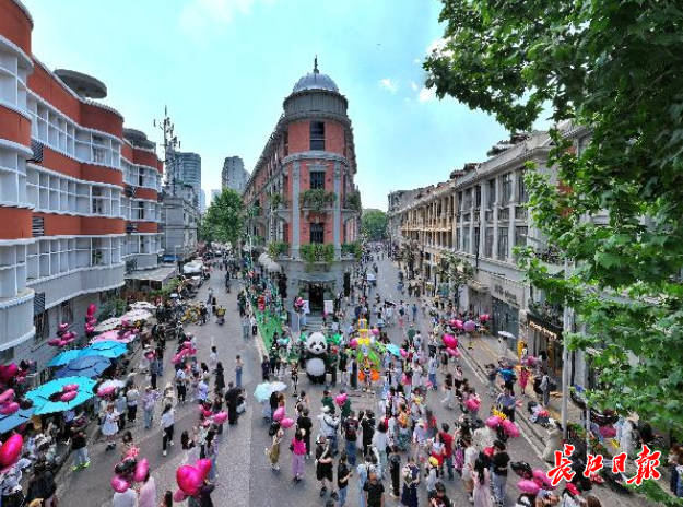 酒店满房，街区销售同比提升30%， 江岸汉口历史风貌区双节客流创新高