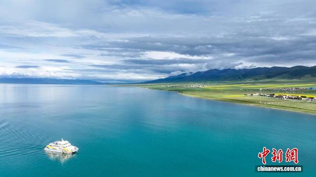 夏日青海湖盛景惹人醉