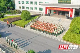 武警株洲支队举行秋季士兵退役仪式：解甲荣归故里 昂首再踏征程图片